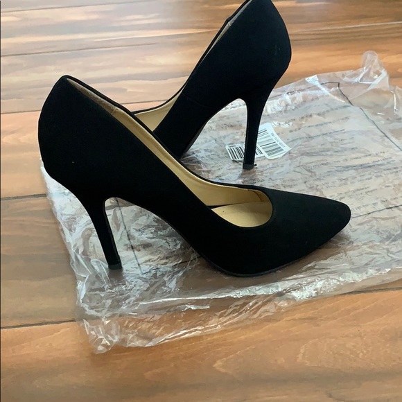 Black Pointy Heels - Picture 4 of 4